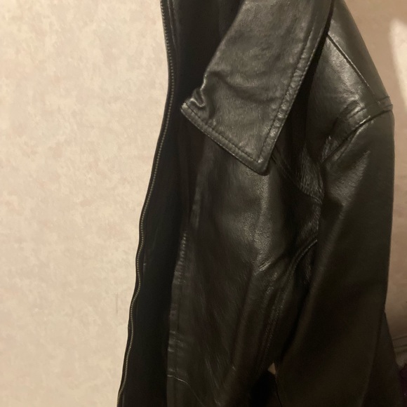 Leather jacket - Picture 2 of 3